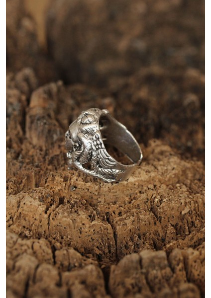 Bakımlı Erkek Için Medusa Ayarlı Yüzük