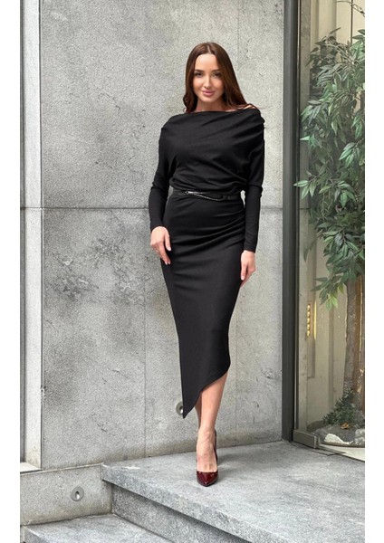 Trend Kadın Bu Göz Alıcı Siyah Elbise, Modern ve Zarif Tasarımı Ile Fark Yaratıyor.
