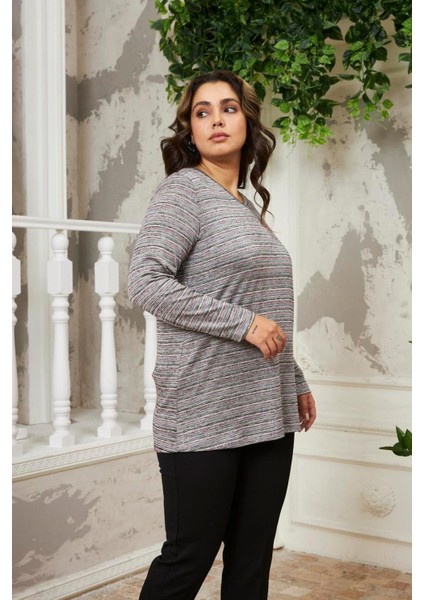 V Yaka Büyük Beden Kumaş Özellikli Örme Bluz