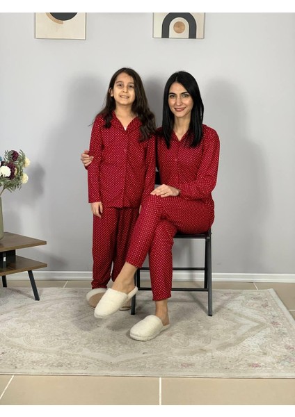 Anne Kız Kombin Önden Düğmeli Bebe Yaka %100 Pamuk Pijama Takımı (Kırmızı Noktalı)