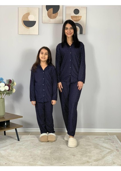 Anne Kız Kombin Önden Düğmeli Bebe Yaka %100 Pamuk Pijama Takımı (Lacivert Noktalı) fırsatları