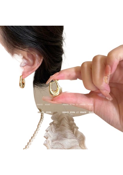 Şık ve Narin Saplama Küpeler (Yurt Dışından)