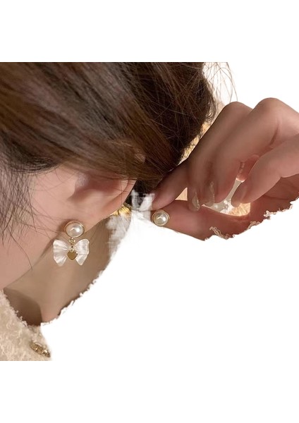 Şık ve Narin Saplama Küpeler (Yurt Dışından)