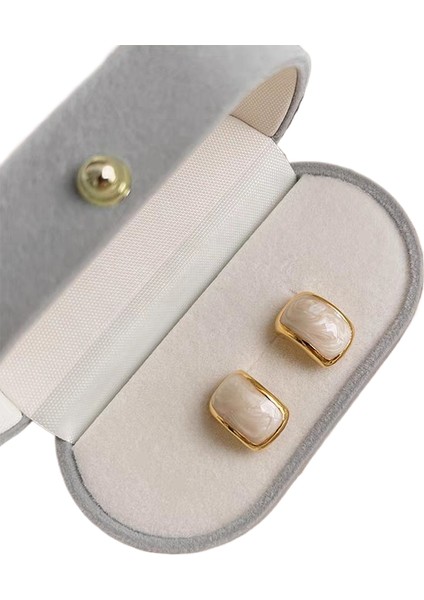 Şık ve Narin Saplama Küpeler (Yurt Dışından)