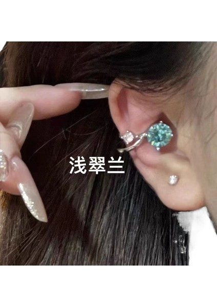 Kulak Klipsli Takılar ile Delinmiş Kulak Yok (Yurt Dışından)