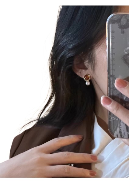 Şık ve Narin Saplama Küpeler (Yurt Dışından)