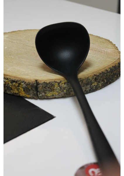 Sert Uçlu Isıya Dayanıklı Yanmaz Yapışmaz Silikon 28 cm Kepçe 1 Adet / Dört Renk Seçeneği fırsatları