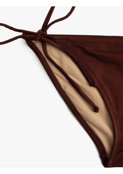 Astarlı Parlak Yanları Bağlamalı Ipli Bikini Altı