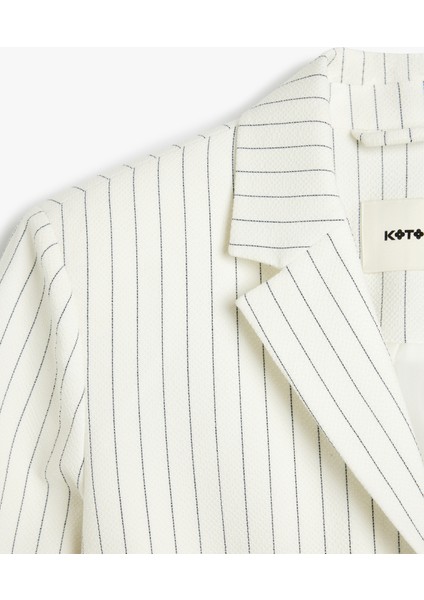 Kapaklı Cep Detaylı Düğmeli Uzun Kollu Kruvaze Crop Blazer Ceket