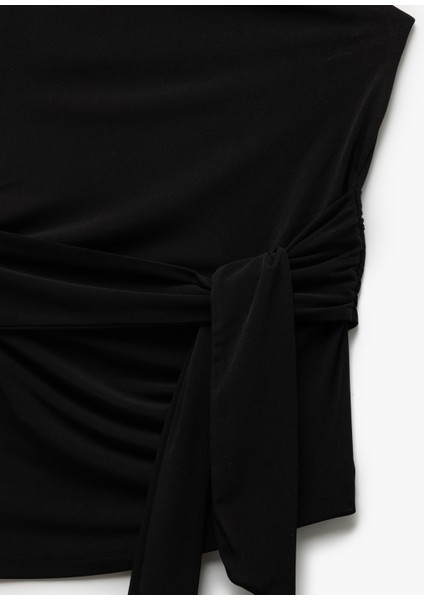 Kolsuz Bağlama Detaylı Asimetrik Drape Detaylı Tek Omuz Bluz