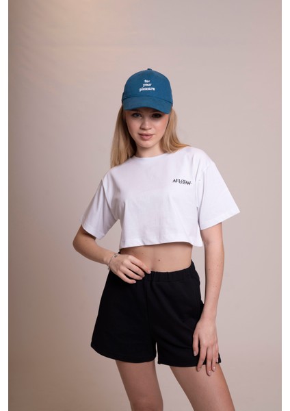 Delicate Kadın Beyaz Oversize Crop Tişört - %100 Pamuk Bisiklet Yaka, Ön ve Sırt Baskılı, Rahat Kesim, Şık ve Modern Tasarım
