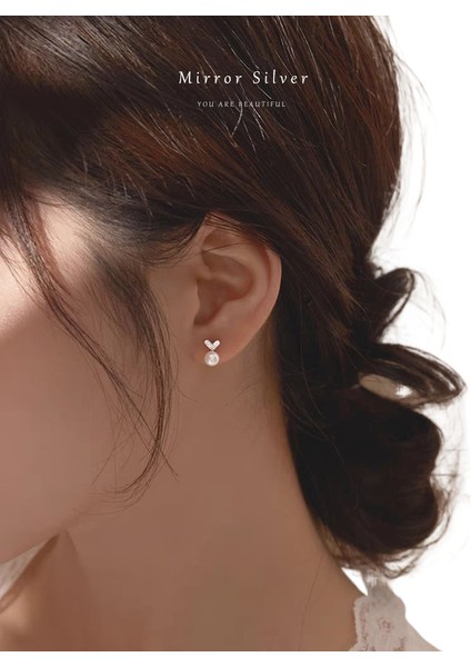 Şık ve Narin Saplama Küpeler (Yurt Dışından)