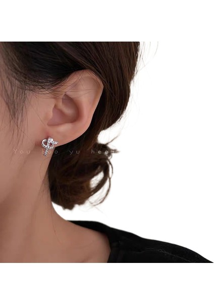 Şık ve Narin Saplama Küpeler (Yurt Dışından)