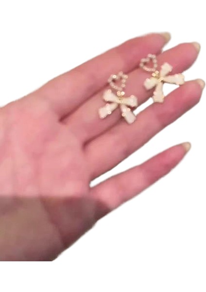 Şık ve Narin Saplama Küpeler (Yurt Dışından)