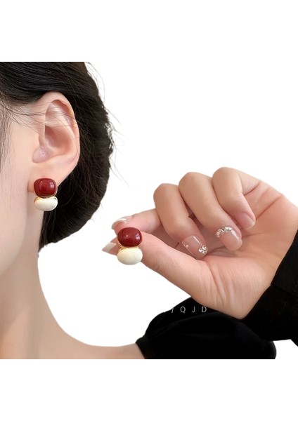 Şık ve Narin Saplama Küpeler (Yurt Dışından)