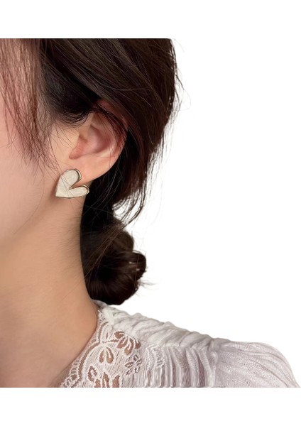 Şık ve Narin Saplama Küpeler (Yurt Dışından)