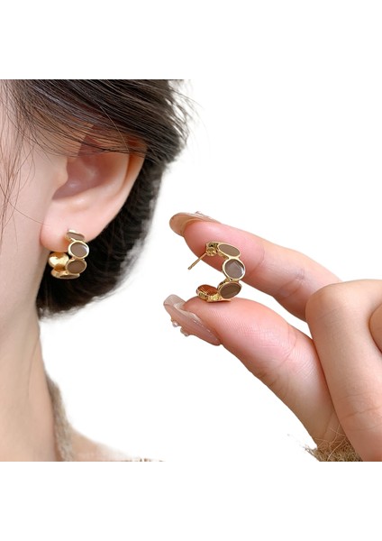 Şık ve Narin Saplama Küpeler (Yurt Dışından)