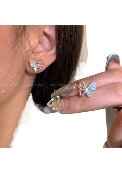 Şık ve Narin Saplama Küpeler (Yurt Dışından)