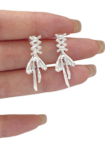 Şık ve Narin Saplama Küpeler (Yurt Dışından)