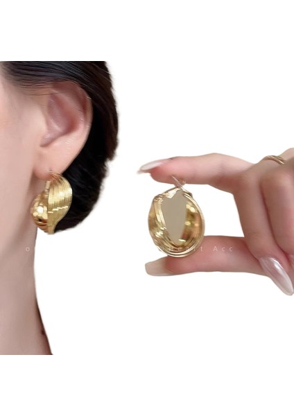 Şık ve Narin Saplama Küpeler (Yurt Dışından)