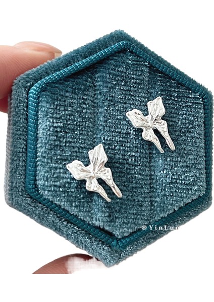 Şık ve Narin Saplama Küpeler (Yurt Dışından)