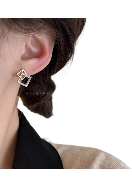 Şık ve Narin Saplama Küpeler (Yurt Dışından)