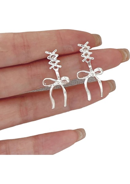 Şık ve Narin Saplama Küpeler (Yurt Dışından)