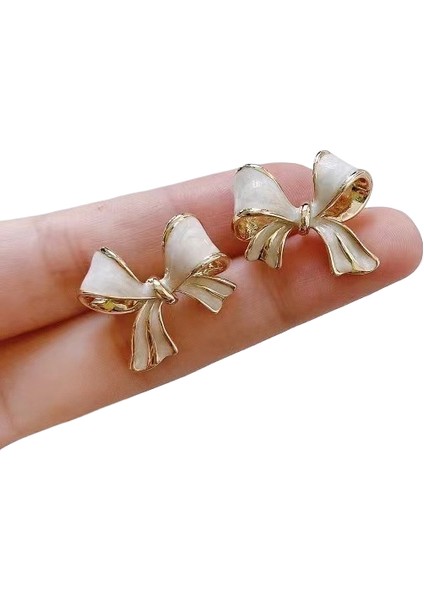 Şık ve Narin Saplama Küpeler (Yurt Dışından)