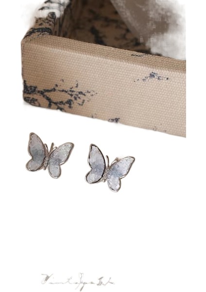 Şık ve Narin Saplama Küpeler (Yurt Dışından)