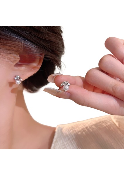 Şık ve Narin Saplama Küpeler (Yurt Dışından)