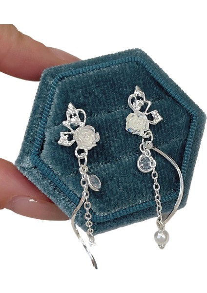 Şık ve Narin Saplama Küpeler (Yurt Dışından)