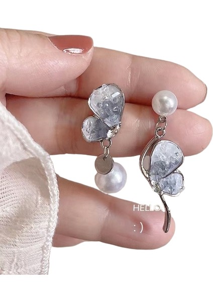 Şık ve Narin Saplama Küpeler (Yurt Dışından)