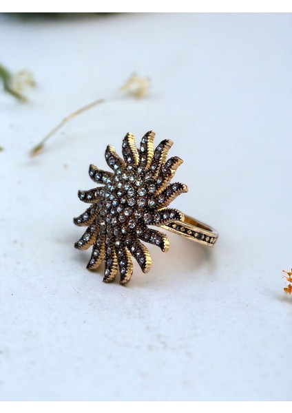 Zirkon Taşlı Güneş Figür Yüzük