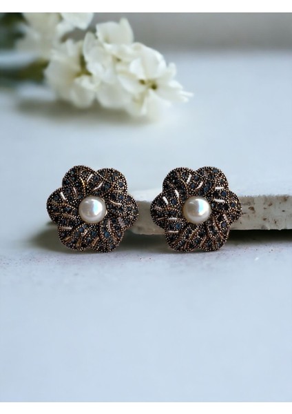 Kristal Taşlı Çiçek Figür Küpe