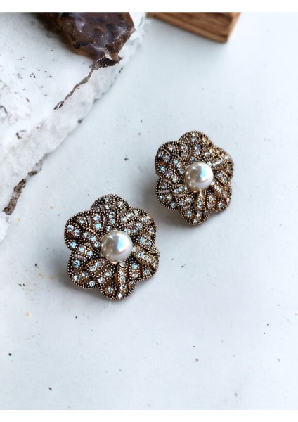 Kristal Taşlı Çiçek Figür Küpe fiyatları