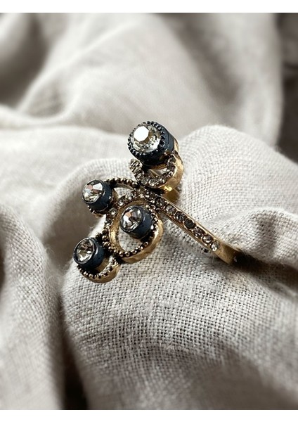 Oval Kesim Zirkon Taşlı Yüzük fırsatları