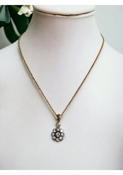 Zirkon Taşlı Papatya Kolye