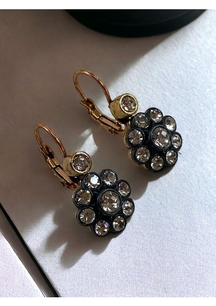 Zirkon Taşlı Papatya Desen Küpe indirimleri