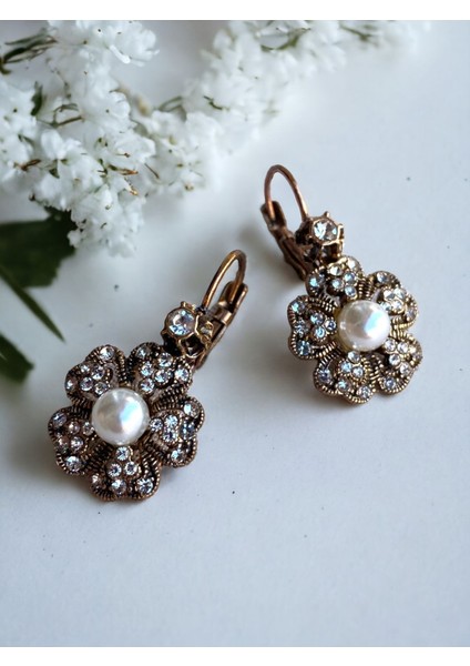 Kristal Taşlı Yonca Figür Küpe