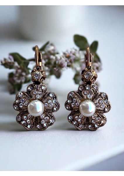 Kristal Taşlı Yonca Figür Küpe modelleri