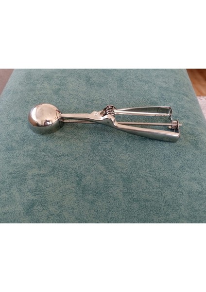 Çek Bırak Dondurma Kepçesi, Makaslı Dondurma Kaşığı, Metal Kurabiye Kalıbı, Helva Servis Kaşığı fırsatları