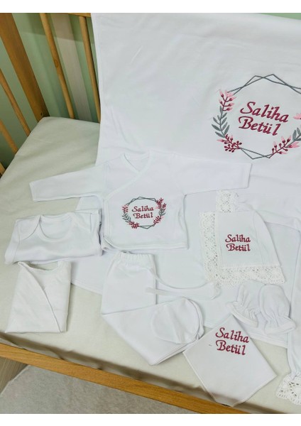 Insta Bebe Nakış Işlemeli Isimli Hastane Çıkış Seti Pamuk 10 Parça Beyaz Set (Dantelli Tulumlu)