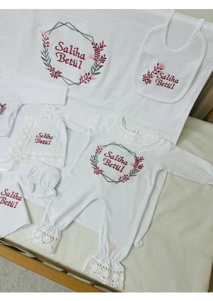 Insta Bebe Nakış Işlemeli Isimli Hastane Çıkış Seti Pamuk 10 Parça Beyaz Set (Dantelli Tulumlu)
