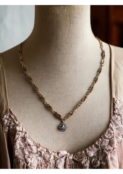 Zirkon Taşlı Su Damlası Kolye modelleri