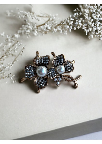 Kristal Taşlı Çiçek Figürlü Broş