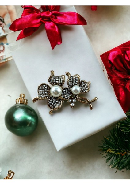 Kristal Taşlı Çiçek Figürlü Broş fiyatları