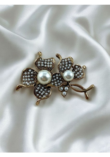 Kristal Taşlı Çiçek Figürlü Broş fırsatları