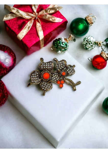 Kristal Taşlı Çiçek Figürlü Broş