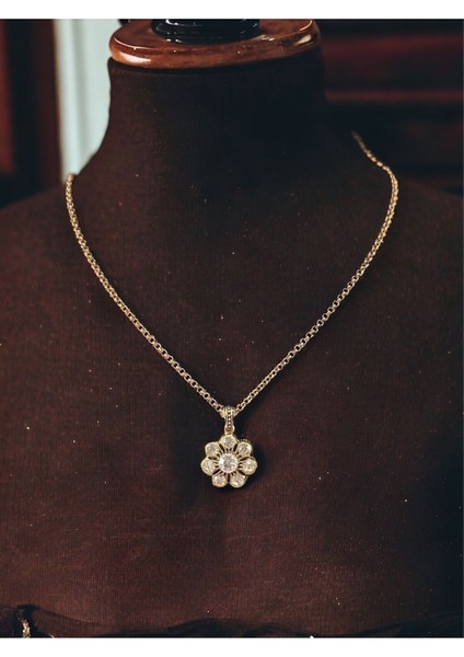 Papatya Model Zirkon Taşlı Kolye