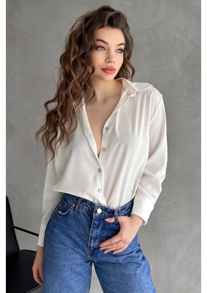Kadın Beyaz Dökümlü Saten Gömlek